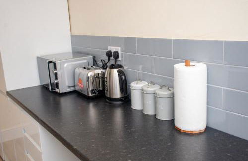 Royale Green View House- free parking, Wifi, Perfect for Contractors and Holiday - Photo 19