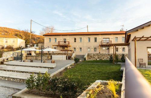 Vevi Villas - Photo 1