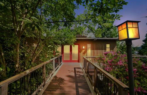 PNW MCM 155ft Private Waterfront Gem on Raft Island with Hot Tub - Foto 6