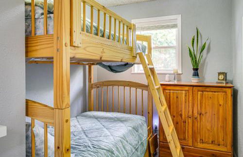 Hot Tub, Deck and Mtn Views Nine Mile Falls Duplex - Foto 17