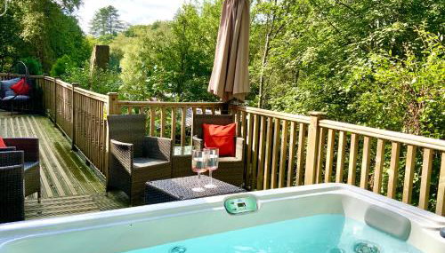Mistletoe One Luxury Lodge with Hot Tub Windermere - Foto 2