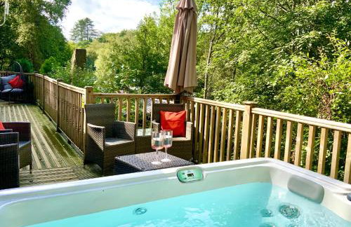 Mistletoe One Luxury Lodge with Hot Tub Windermere - Photo 2