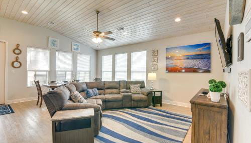 Luxe Crystal Beach Retreat with Views! Walk to Shore - Foto 4