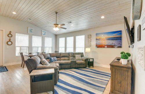 Luxe Crystal Beach Retreat with Views! Walk to Shore - Foto 4