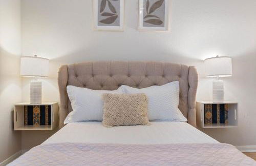 Modern 4BR Home w WiFi by Dell Diamond - Photo 16