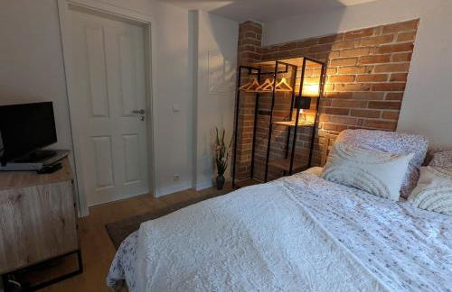 Modern bungalow with direct lake access and fireplace - Photo 22