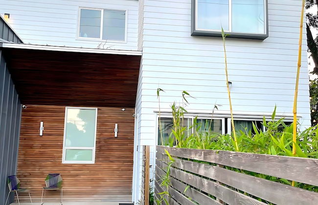 Massive Compound 20 Beds Rainey St 6 min Walk - Photo 66