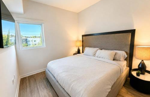 Designer 1 Bedroom Condo in Silver Lake - Photo 5