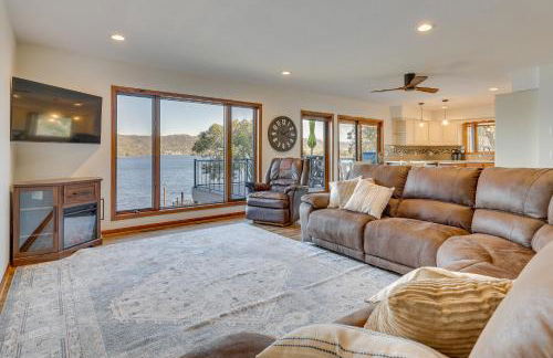 Dock and Views Waterfront Home in Wabasha! - Foto 1