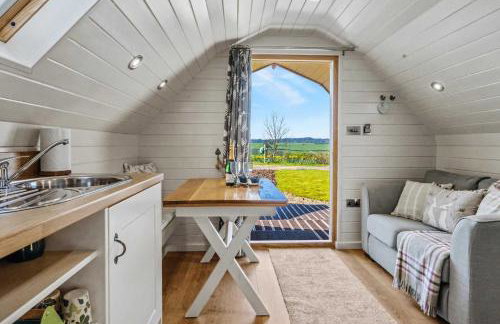 Willow Stylish pod with peaceful rural views - Photo 3