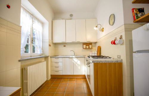 Grande casa con giardino e box auto, 3 camere e 3 bagni - Foto 8