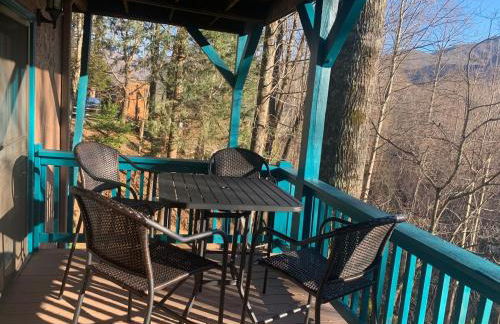 BearHavencabinfun 3 story Log Cabin Mountain View,Hot Tub, sleeps 10 - Foto 44
