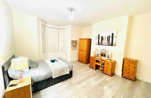 Spacious 2 Bedroom Apt Newcastle Upon Tyne - Photo 11