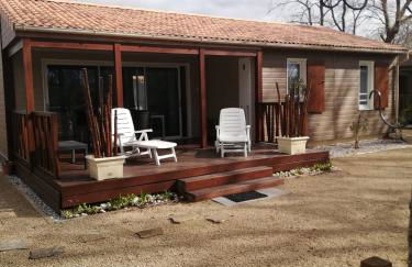 Chalet 19 Cosy bord de Lac, dans domaine avec piscine couverte accueil 4 voyageurs LOUMAELOU - Foto 1