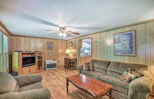 Bonfires and BBQs! Creekside Retreat in Marshall - Foto 3