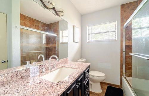 Serene Escape Cozy Home close to Beaches - Foto 35