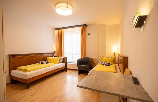 Ford Apartment - Photo 3