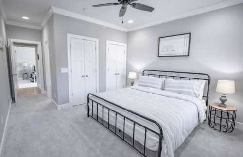 The Retreat Modern 2bed 2.5bath - Photo 10