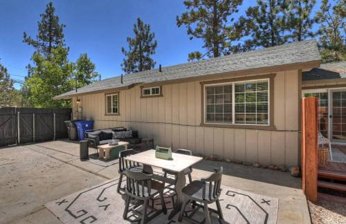 Bear Cub Cottage in Big Bear w/ HotTub & Firepit - Photo 60