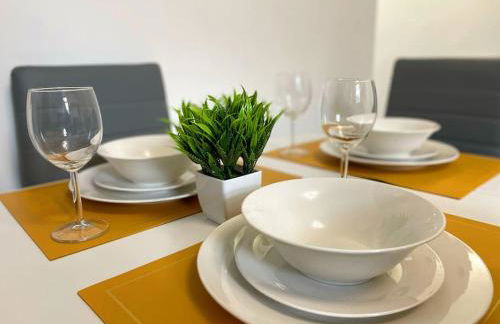 Cliff House By RMR Accommodations - NEW - Sleeps 8 - Modern - Parking - Foto 37