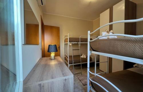 L' Antico Scoglio Appartamenti comfort Nocera Terinese Scalo - 4,7 e 11 Ospiti - Navetta Aeroporto-Stazione & Multi-Destinazioni - Piscina - Spiaggia a 300mt - Giardino e Zona pranzo all'aperto - WiFi & SmartTV - Aria Condizionata - Foto 51