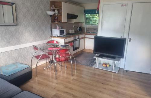 Villa Sleeps 4 With Free Parking - Photo 19