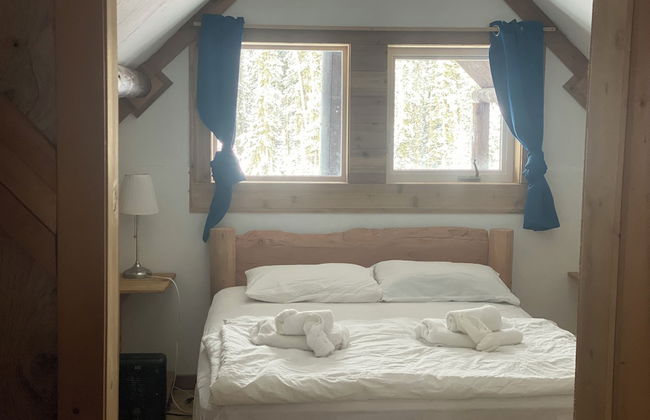 Rustic Beaverfoot Lodge Basic Cabin - Photo 12