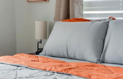 Luxe by Jenn - 3BR Retreat with Heated Pool - Photo 5