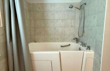 Serene Bayou Retreat - Spacious Family Home - Foto 15