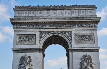 Arc de Triomphe 2 min walk Elegant Apartment - Foto 15