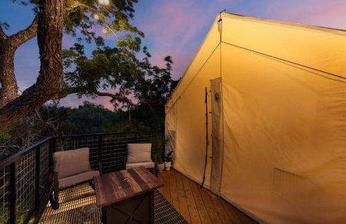 Treehouse Glamping at Pecan Haven W Hot Tub - Foto 23