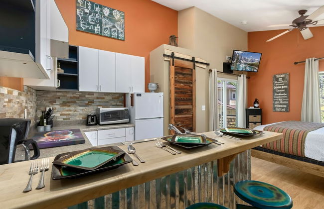 Industrial Old Town Bungalow W/ Free Cruiser Bikes - Photo 8