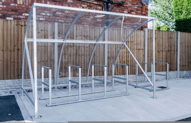 Luxury Manchester Apartment - Pink - Photo 12