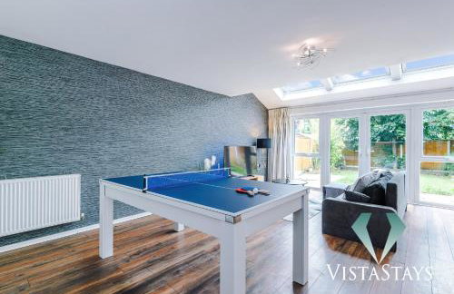 Spacious 3BDR House By Vista Stays Short Lets & Serviced Accommodation Salford With Pool Table & Free Parking - Photo 2