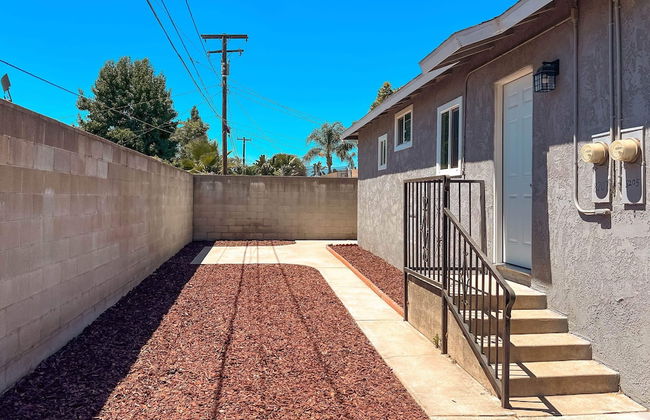 Modern Retreat With Spacious Yard & Cozy Interiors - Photo 33