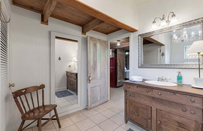 Gorgeous Barn Cabin 10min From Main St! - Foto 16