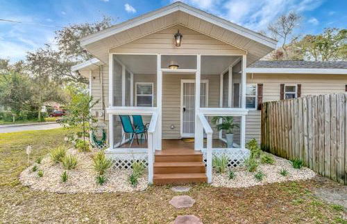 Family & Pet Friendly Getaway with Porch Fire Pit & Yard - Foto 13