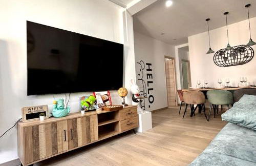 LUJO Proyector, Maquina Arcade, Wifi y patinetes - Foto 15