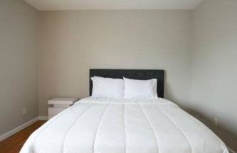 Newark Liberty Brick House - Private Bedroom 1 - Foto 29
