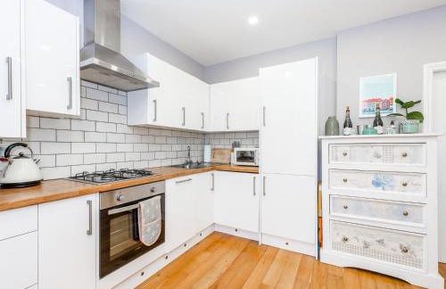 Amazing Lovely 1BDR Apartment, South London - Photo 25