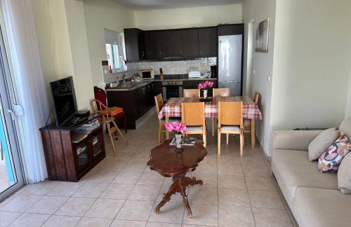 Breathtaking sea and Mountain views with Private pool, Peace full relaxing Villa with WiFi near Shops and Restaurants - Photo 21