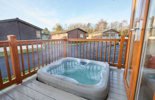 Mandarin Lodge with Hot Tub - Foto 1