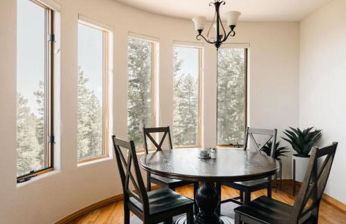 Peaceful Getaway with Hot Tub - Views - Evergreen - Foto 17