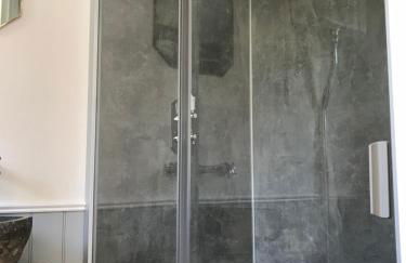 Shepherds Hut with Hot Tub - Foto 20