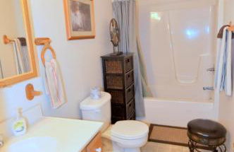 Trails End River Retreat - River Access - Pet Friendly - Hot Tub - Grill - Wifi - Fire Pit - Deck - Screen Porch - Family Friendly - Fishing - King Bed - Wood Stove - Photo 8