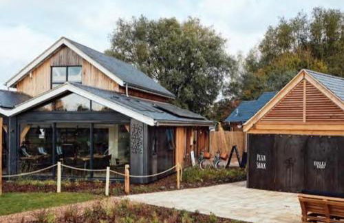 HM111 Penthouse Apartment with Lake View & free Spa Access- Lower Mill Estate Cotswolds - Foto 34