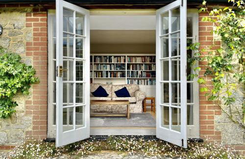 Library Cottage by inspirestays-com - Foto 6