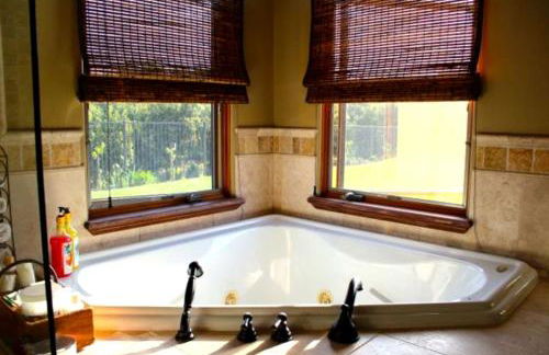 Romantic and Relaxing Villa Retreat with a Jacuzzi near Somis, California - Photo 20