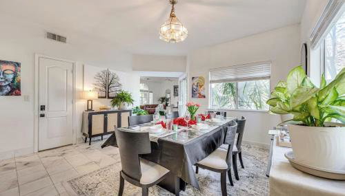 Rudraksha-5BR Luxury,3Bath, NE Fresno, Shopping, Dining, Medical, Tourist Attractions - Photo 1