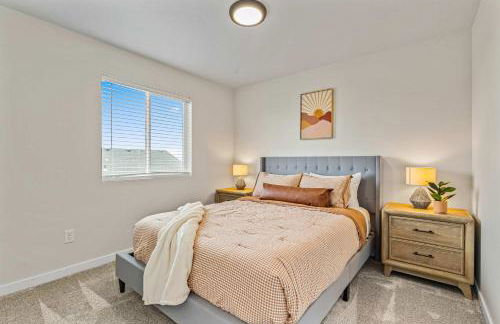 6BR Retreat with Playground Basketball & Sleeps 22 - Foto 33